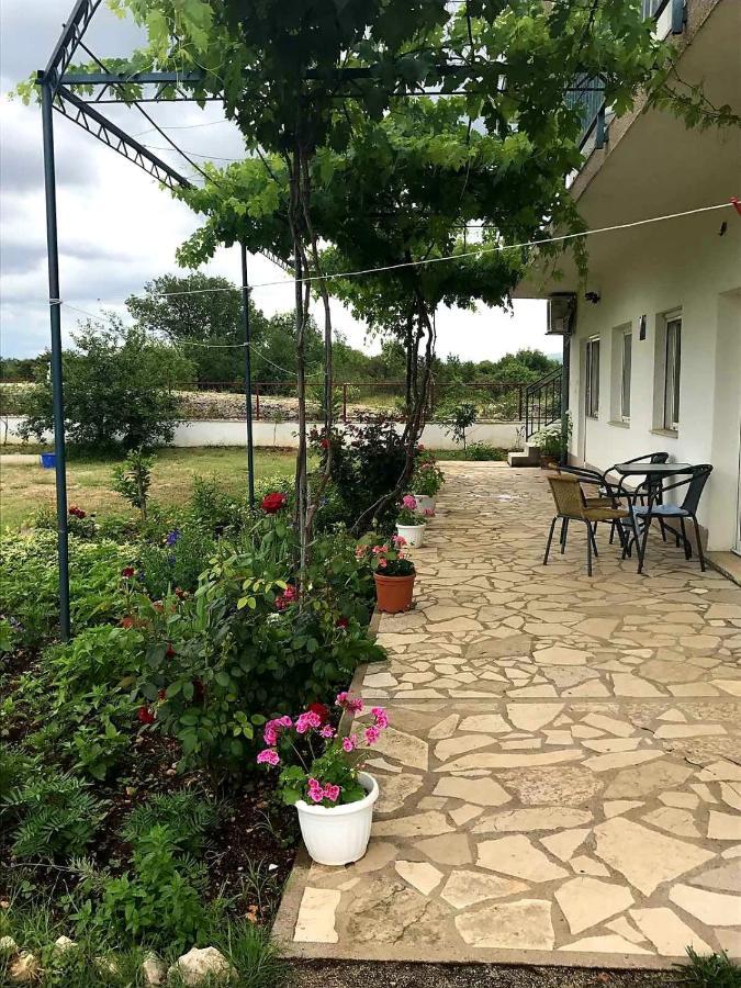 Apartments Nena Lozovac Exterior photo