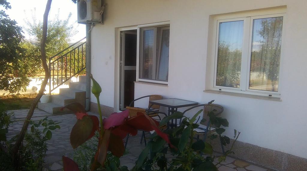 Apartments Nena Lozovac Exterior photo